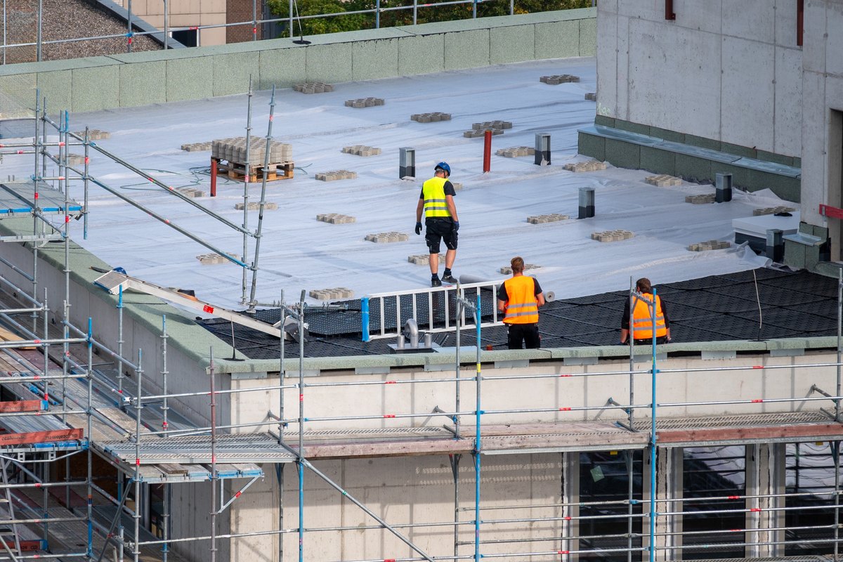commercial roofing contractors in Maryland servicing an office roof