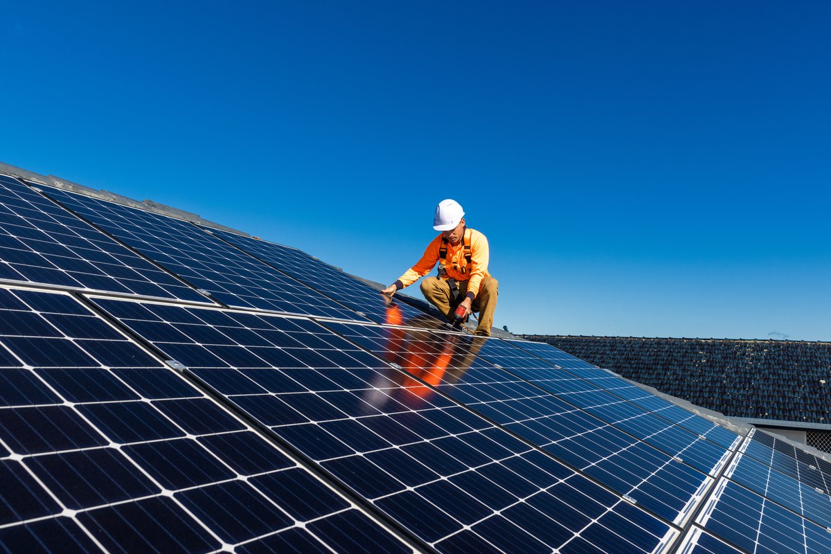 solar company in Washington DC performing panel maintenance