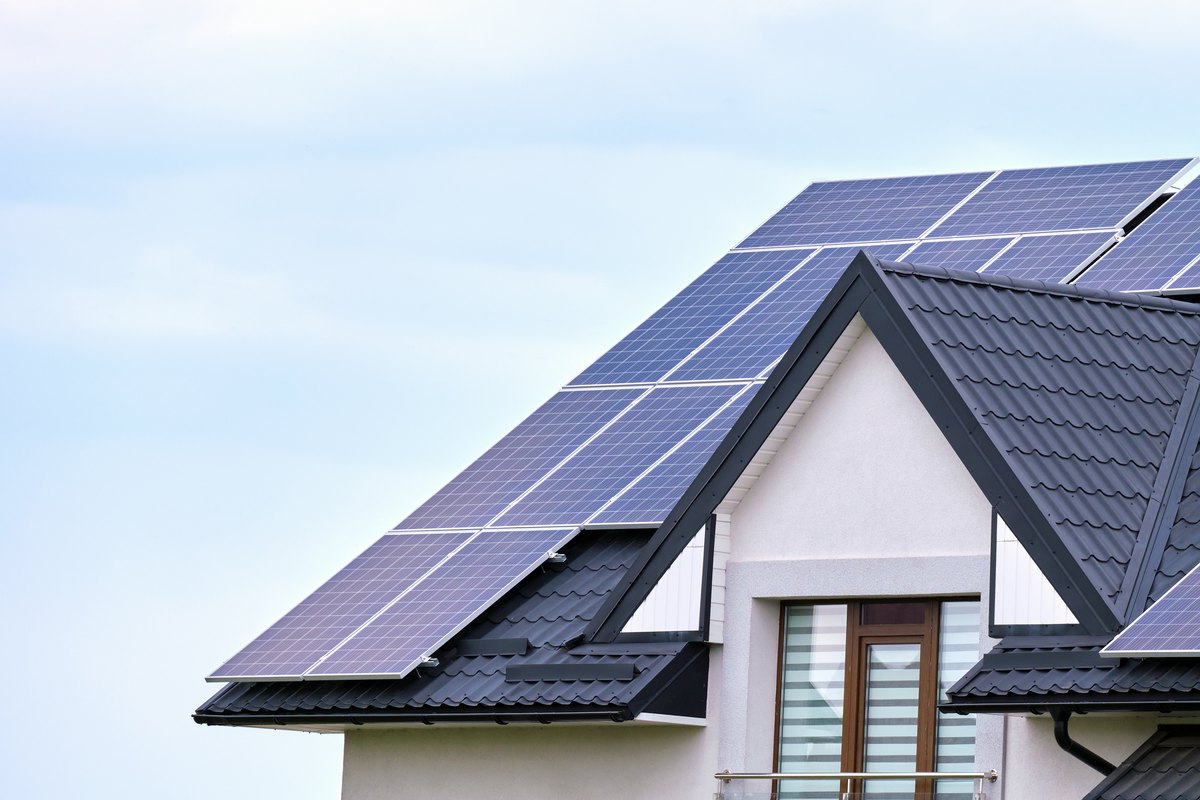 solar installers in Washington DC completing a rooftop array